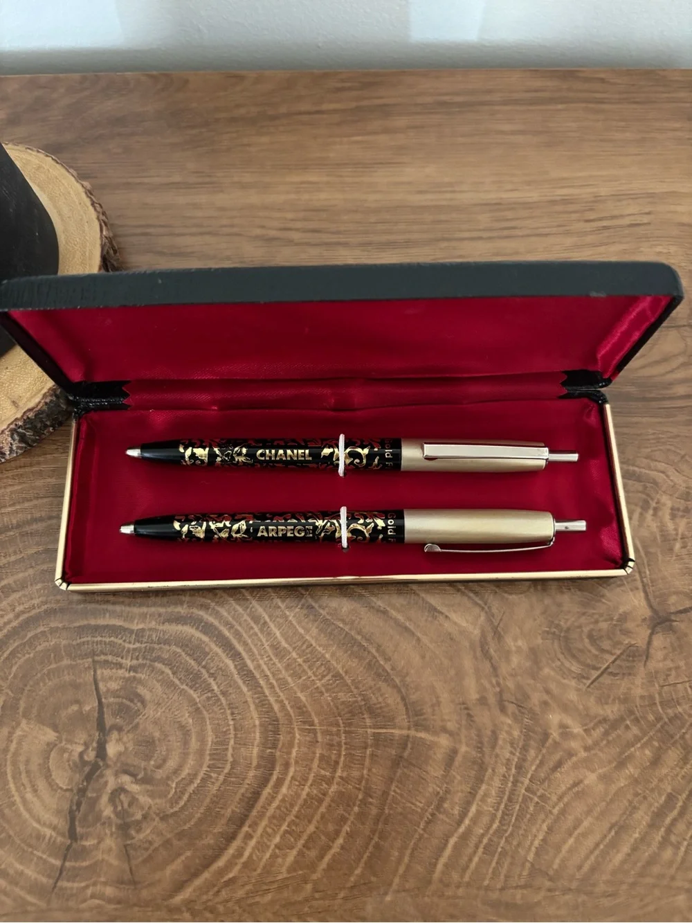 CHANEL Black & Gold Decorative Ballpoint Pen Set